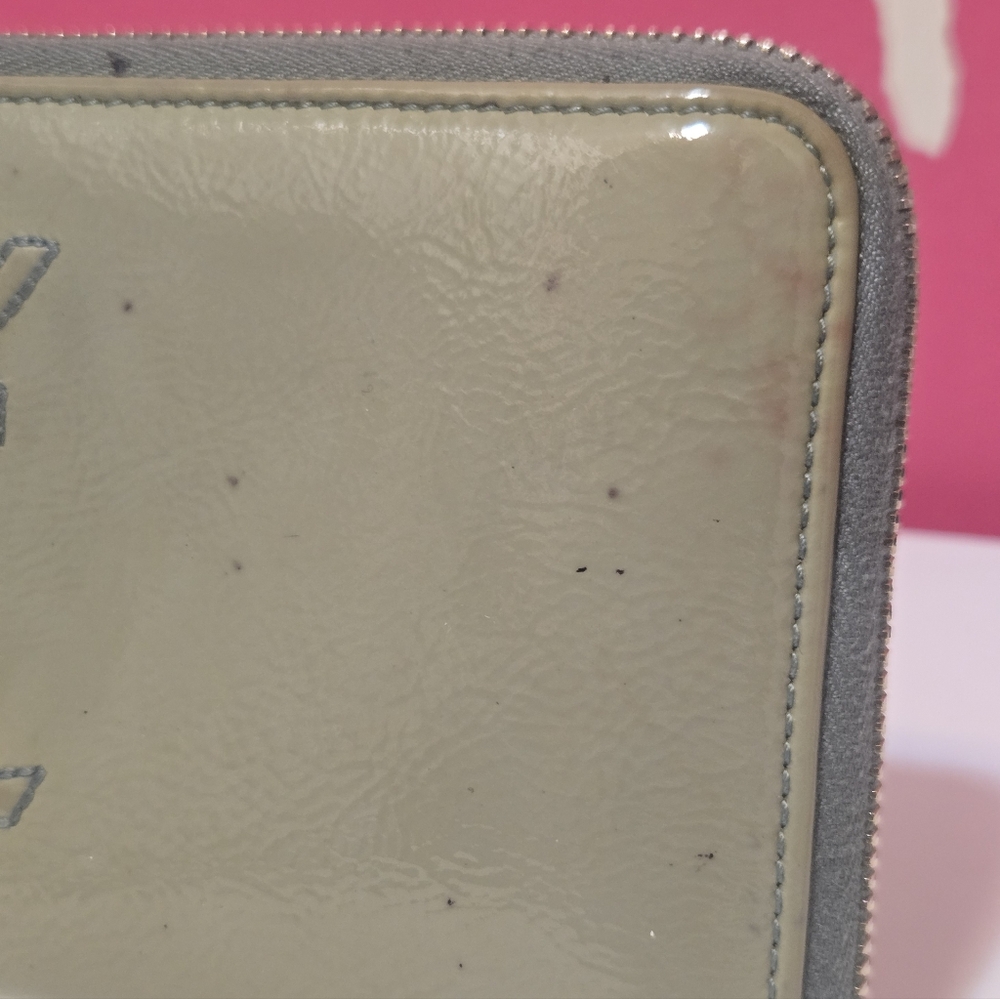 GUC Yves Saint Laurent Olive Green Patent Leather Ziparound Continental Wallet - Picture 2 of 15